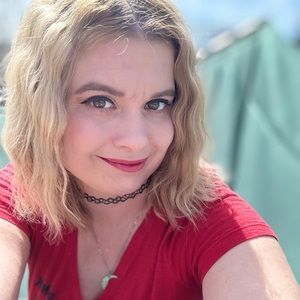 Meet your Posher, Elizabeth